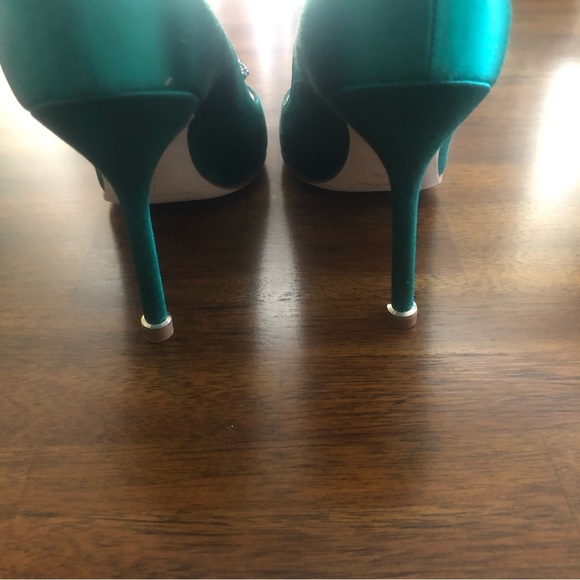 NIB $1125 Manolo Blahnik Hangisi Satin Crystal-Buckle Pumps in Green - size 37.5 - Picture 12 of 16